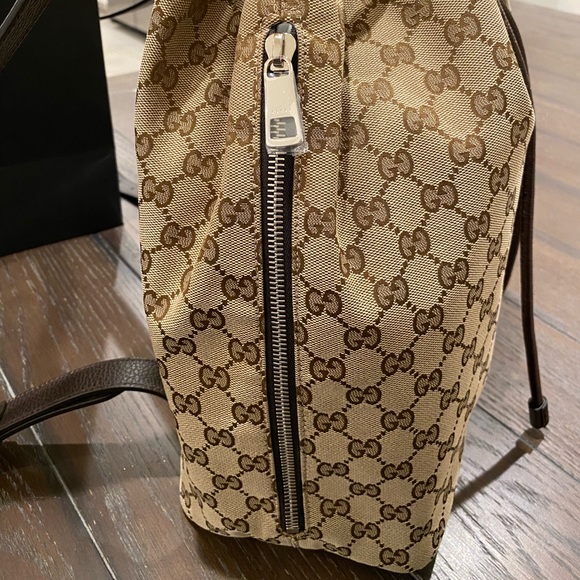 💓Sold💓Gucci Draw String bucket backpack (Unisex) - Picture 7 of 10